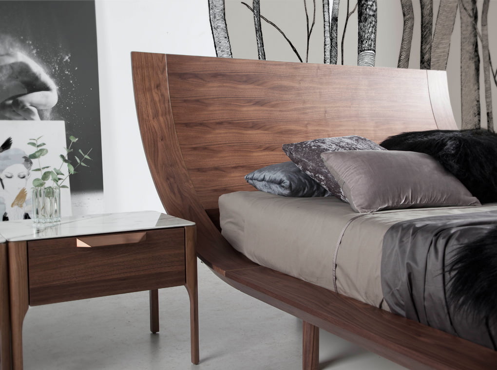 Wooden bed veneered in Nogal Wooden bed veneered in Nogal
