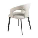 Стул из белоснежной ткани