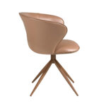 Chaise pivotante en similicuir camel