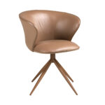 Chaise pivotante en similicuir camel