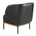 Poltrona in pelle nera
