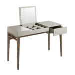 Nebliger Schminktisch aus Holz mit Klappspiegel und Schmuckschatulle