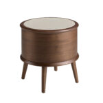 Table de chevet en noyer avec plateau en cuir couleur crème