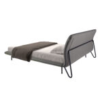 Lit en tissu gris foncé
