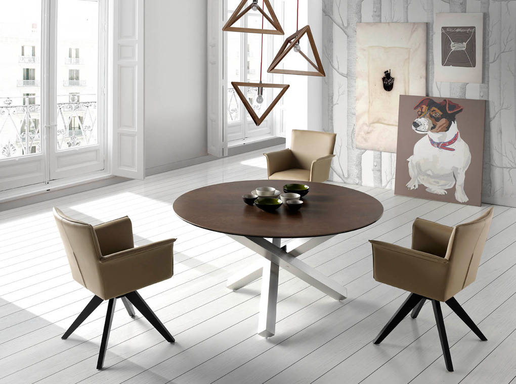Swivel chair with wengue-coloured wooden legs and upholstered seat. Swivel chair with wengue-coloured wooden legs and upholstered seat.