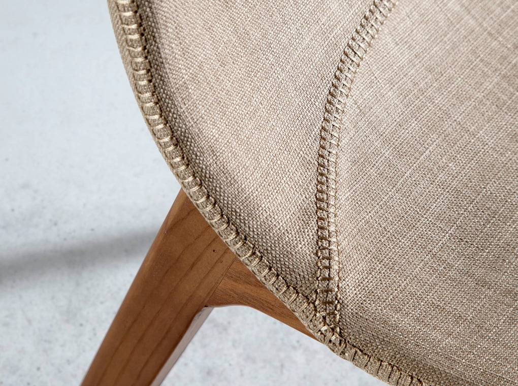 Chair upholstered in fabric with structure in Walnut color
