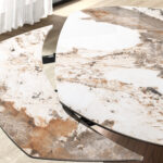 Table de salle à manger extensible ovale en forme de tonneau en marbre porcelanique et bois de noyer