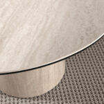 Table à manger ronde en marbre céramique et bois revêtu d’une feuille flexible de marbre céramique