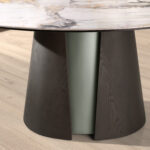 Mesa comedor redonda mármol porcelánico, roble ceniza oscuro y madera color plata