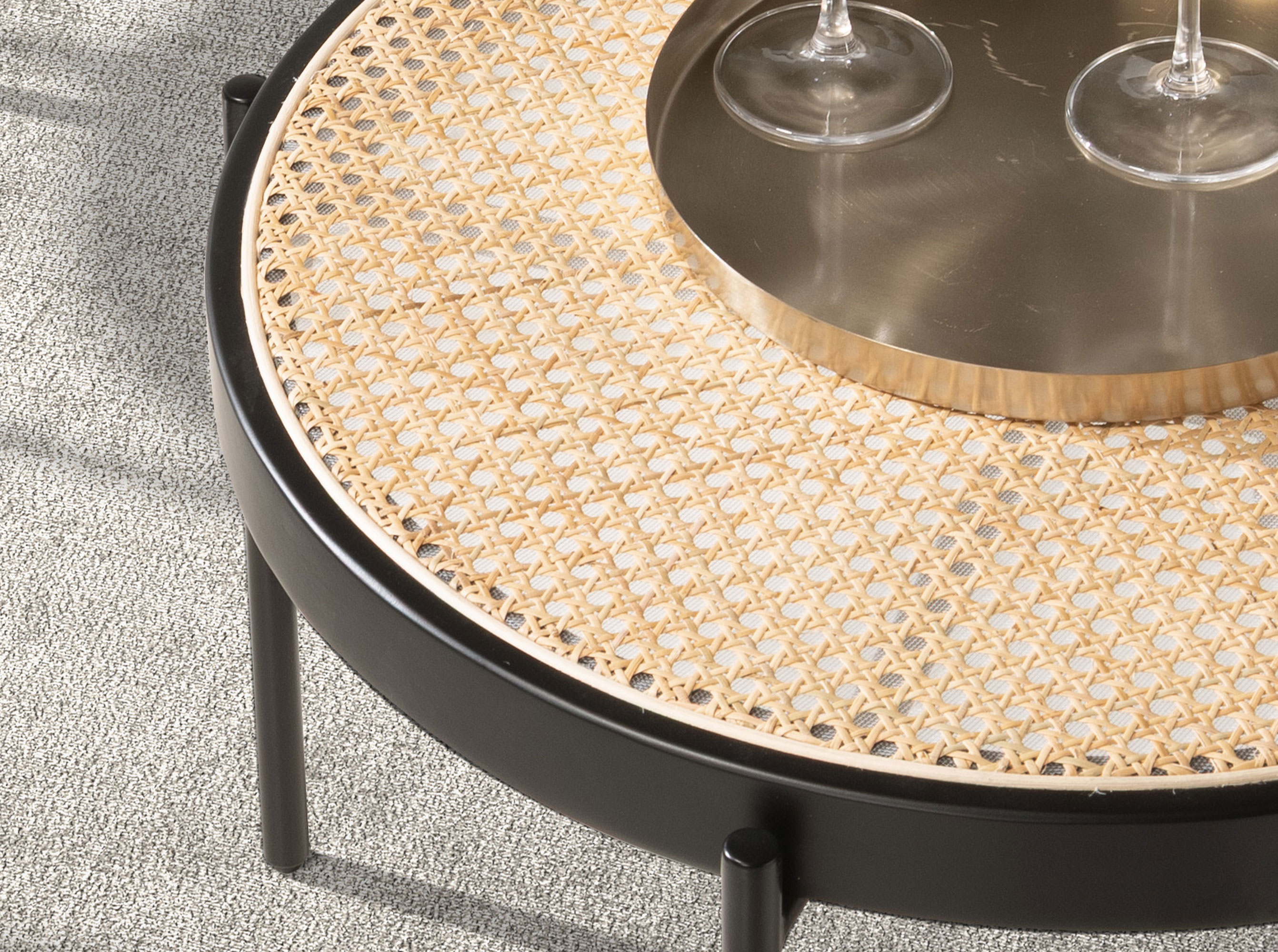 Round coffee table in rattan and black steel Round coffee table in rattan and black steel