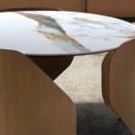 Круглый журнальный столик из керамогранита и стали бронзового цвета