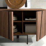 Credenza in legno di noce e acciaio nero