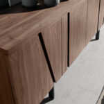 Credenza in legno di noce e acciaio nero
