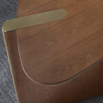 Письменный стол из светлого ореха