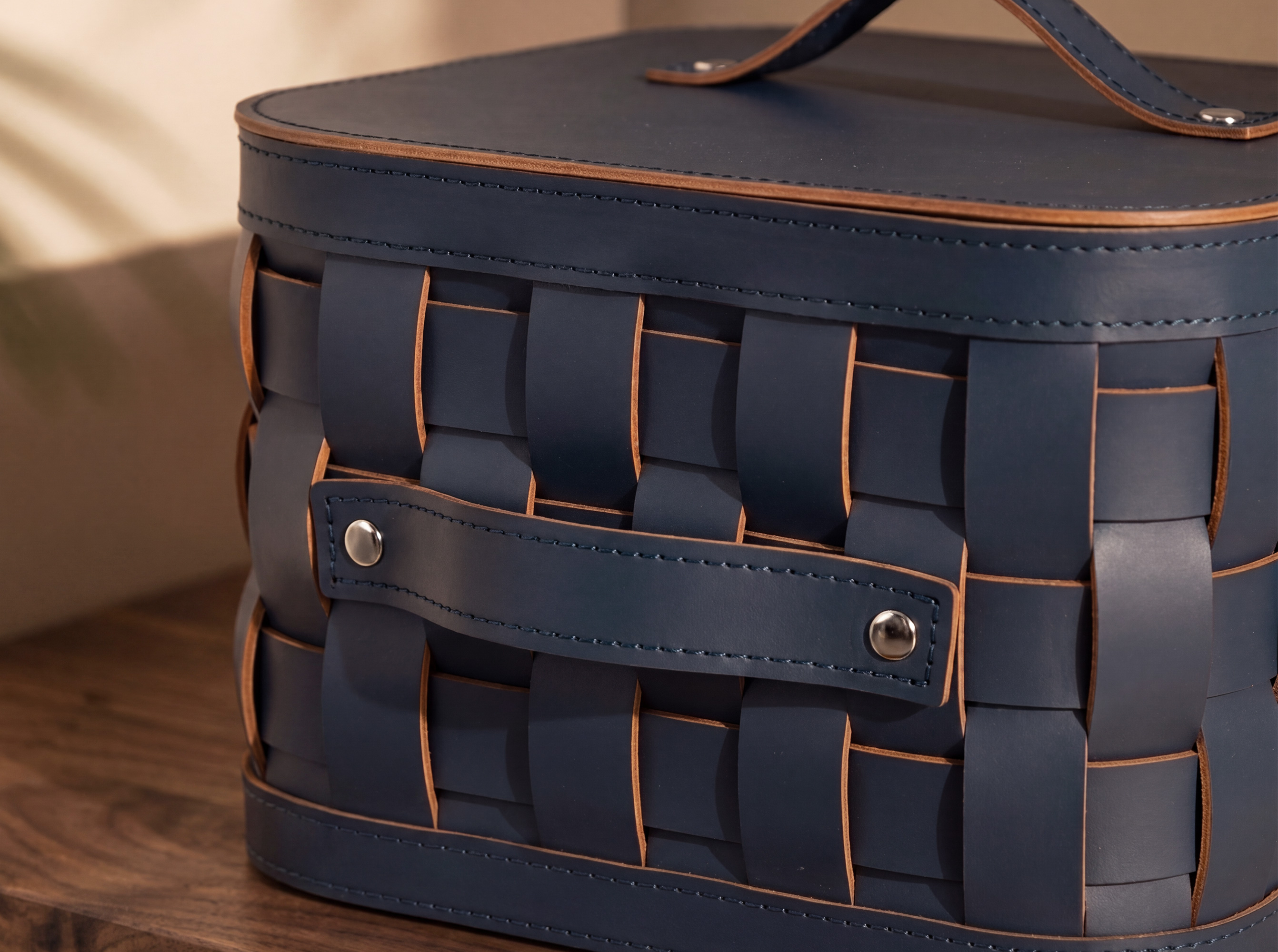 Cesto portaoggetti decorativo quadrato in pelle rigenerata blu scuro con coperchio Cesto portaoggetti decorativo quadrato in pelle rigenerata blu scuro con coperchio