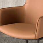 Chaise similicuir marron