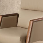 Офисное кресло-вращалка из норковой кожзаменителя