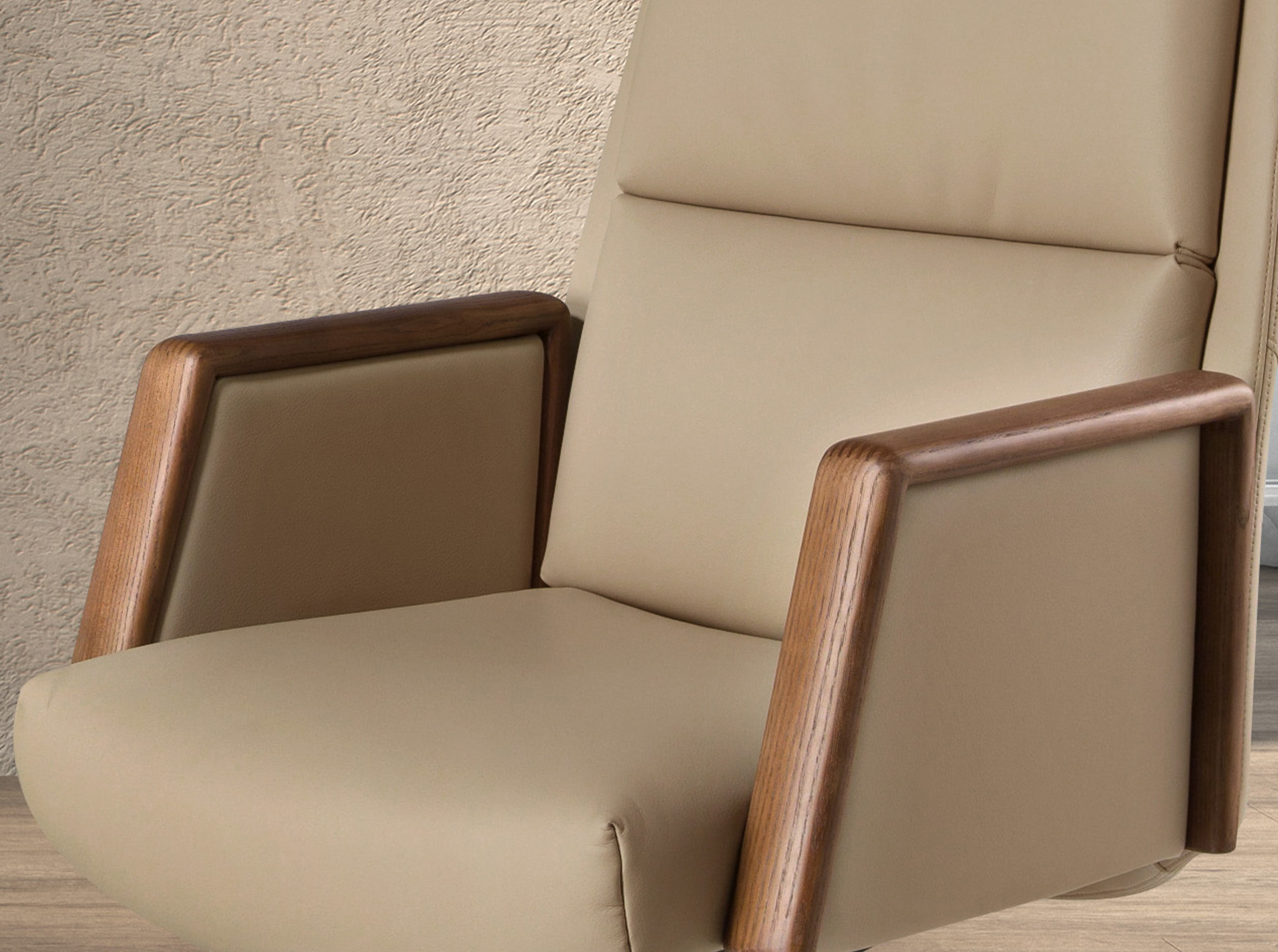 Офисное кресло-вращалка из норковой кожзаменителя Офисное кресло-вращалка из норковой кожзаменителя