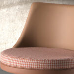 Sgabello girevole in tessuto marrone terracotta e beige e similpelle marrone