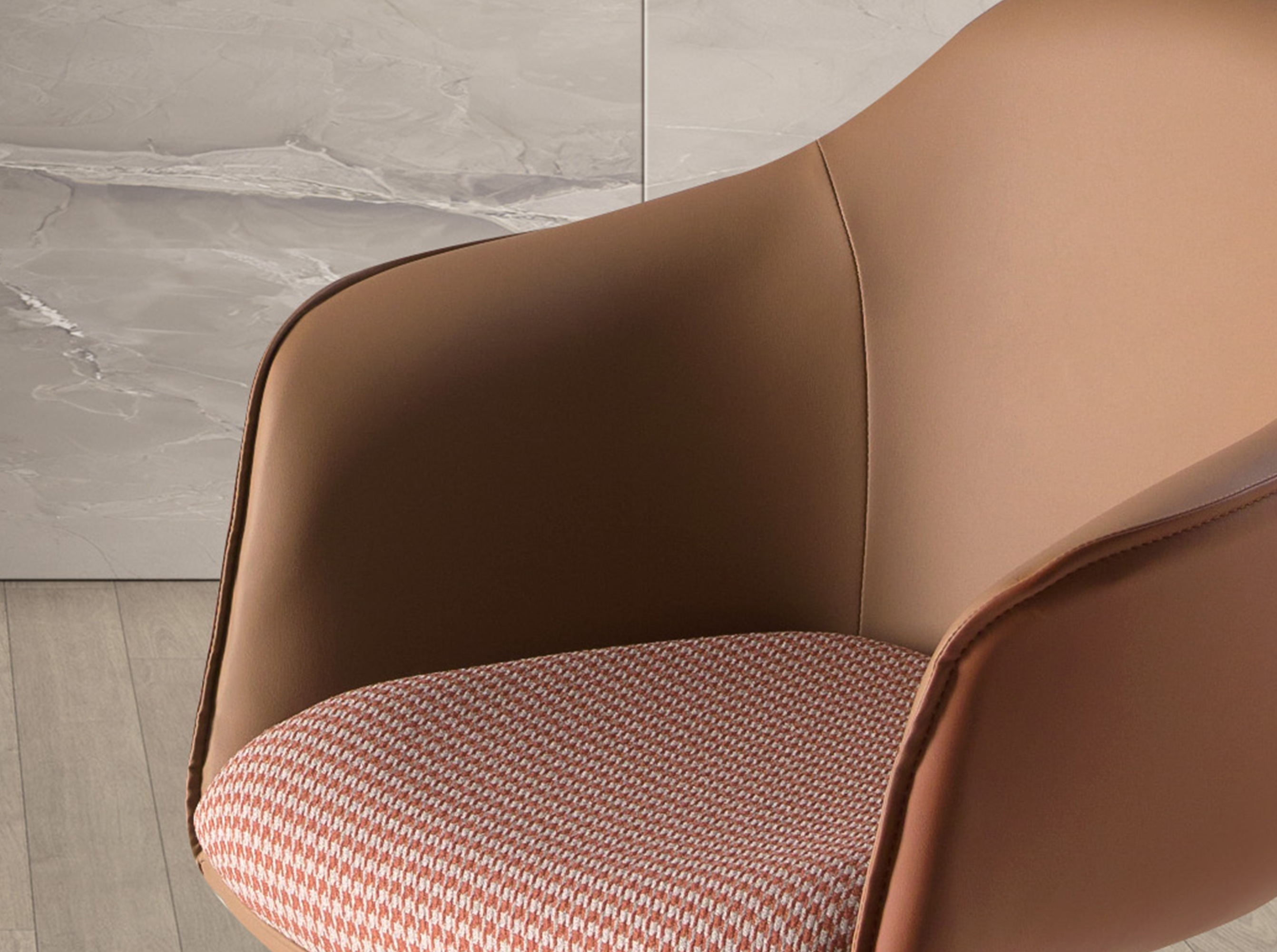 Sgabello girevole in tessuto marrone terracotta e beige e similpelle marrone Sgabello girevole in tessuto marrone terracotta e beige e similpelle marrone