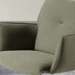 Вращающийся стул из оливковой ткани