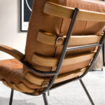 Sillón piel marrón y fresno
