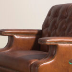 Poltrona Chester in pelle marrone cognac