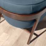 Fauteuil en cuir bleu pétrole