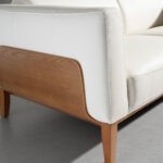 2-местный диван в кожаной обивке с каркасом из орехового дерева