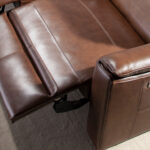 Divano a 2 posti in pelle marrone con relax
