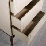 Chiffonnier en bois de couleur Brouillard et Noyer