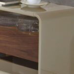 Table de chevet en bois de noyer et MDF laqué