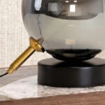 Lámpara sobremesa cristal efecto espejo fumé gris y acero negro