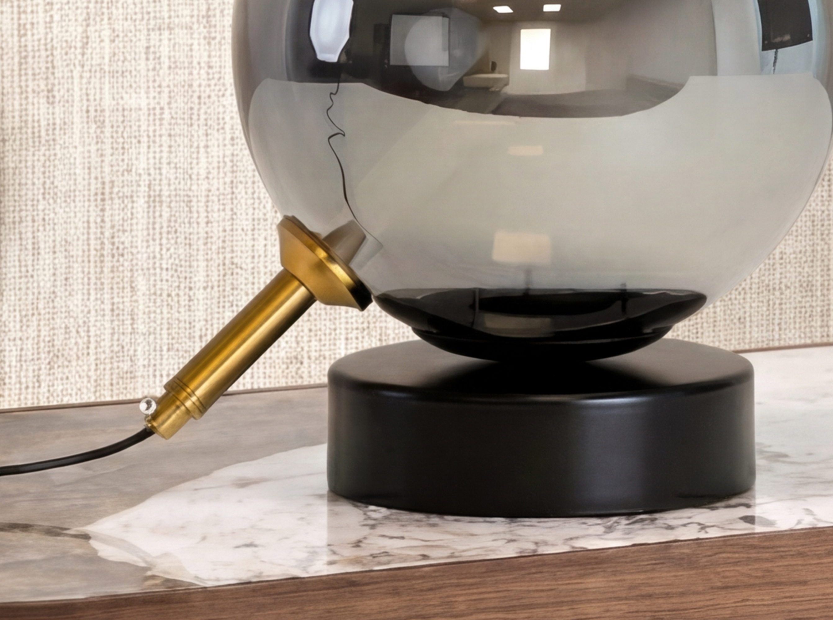 Lámpara sobremesa cristal efecto espejo fumé gris y acero negro Lámpara sobremesa cristal efecto espejo fumé gris y acero negro