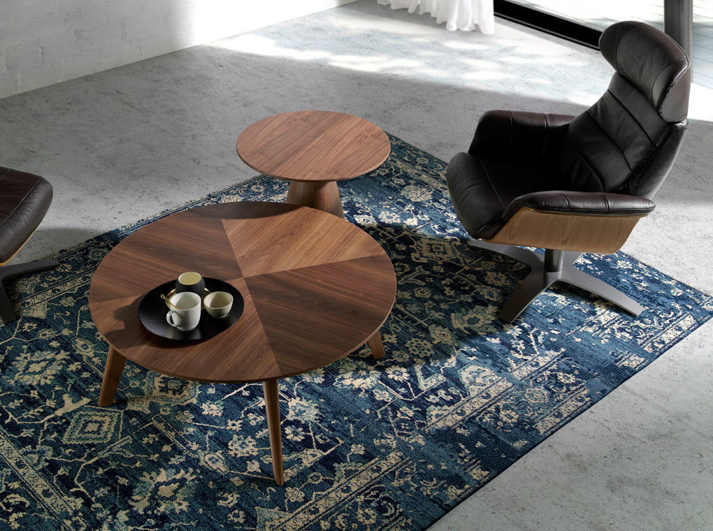 Walnut wood corner table Walnut wood corner table