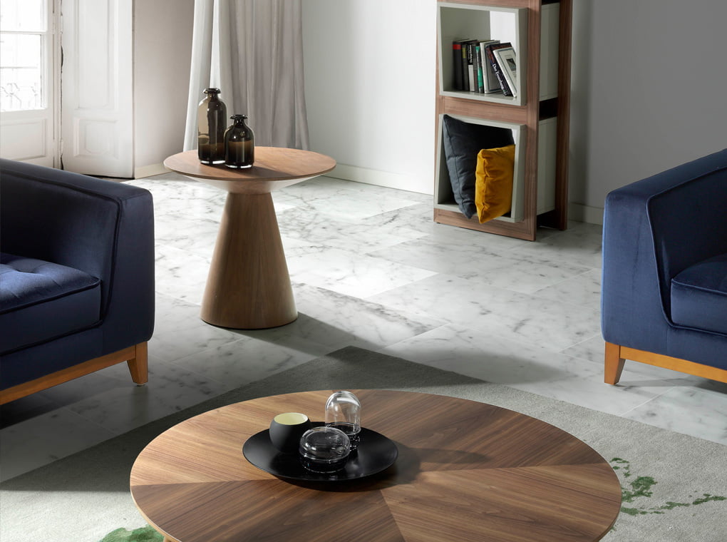 Walnut wood corner table Walnut wood corner table