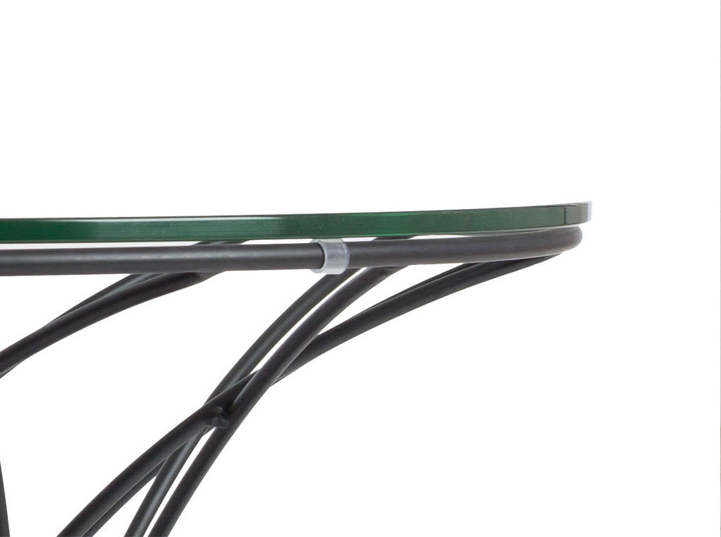 Round tempered glass and black steel corner table Round tempered glass and black steel corner table