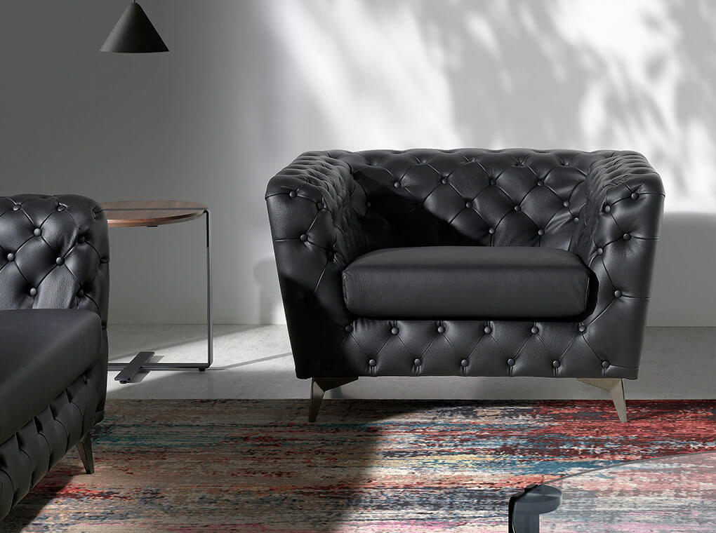 Armchair upholstered in leather with capitone effect Armchair upholstered in leather with capitone effect