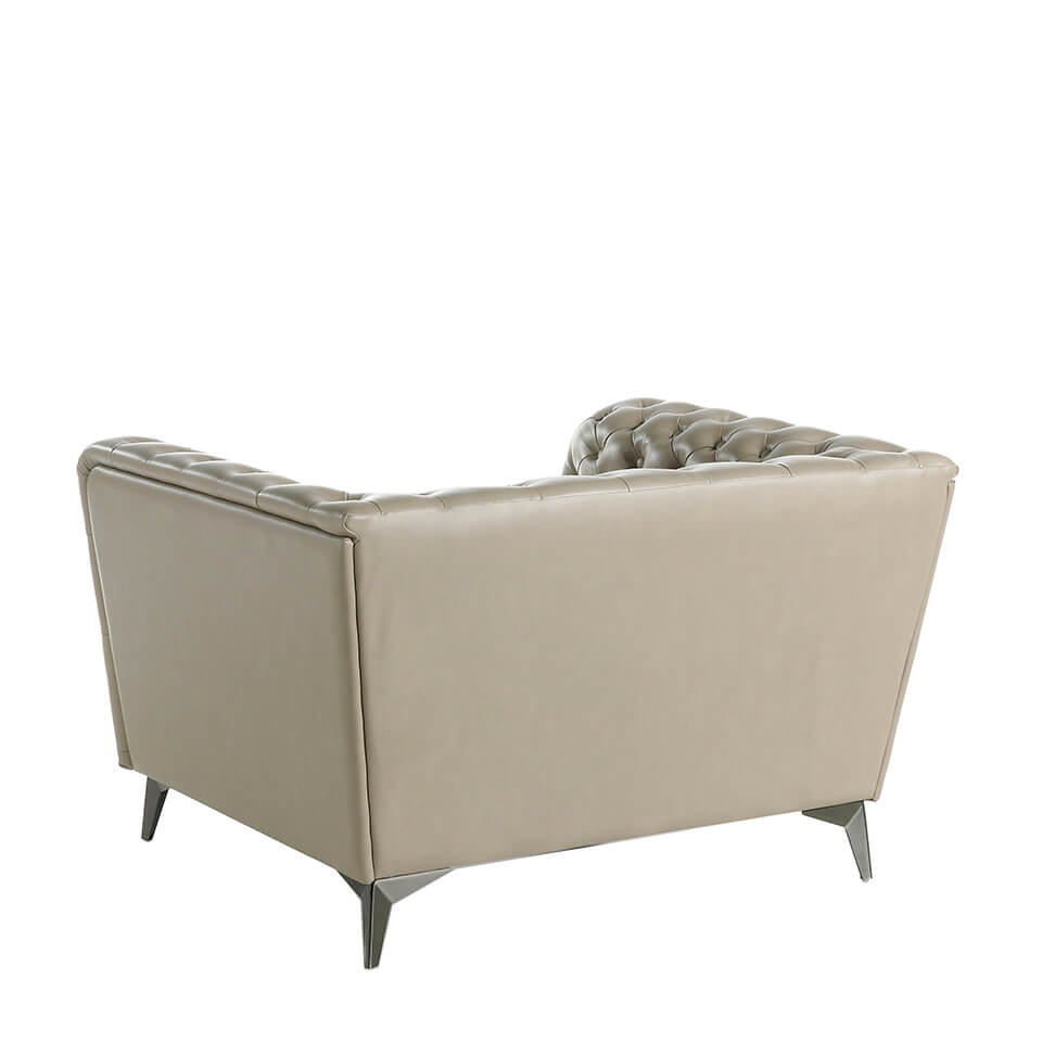 Armchair upholstered in leather witn capitone effect Armchair upholstered in leather witn capitone effect