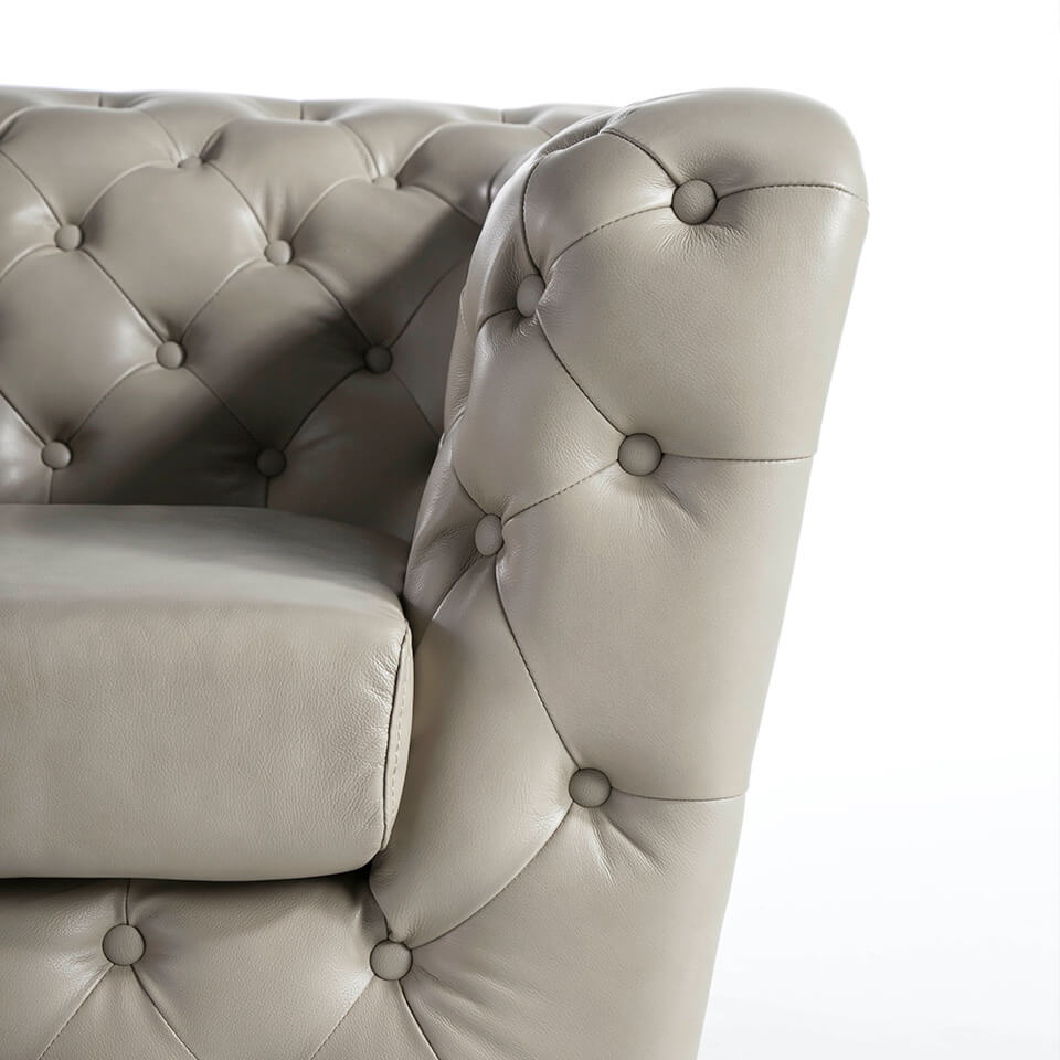 Armchair upholstered in leather witn capitone effect Armchair upholstered in leather witn capitone effect