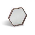 Шестиугольное зеркало с рамой из дерева орехового цвета
