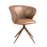 Chaise pivotante en similicuir camel