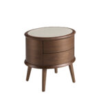Table de chevet en noyer avec plateau en cuir couleur crème