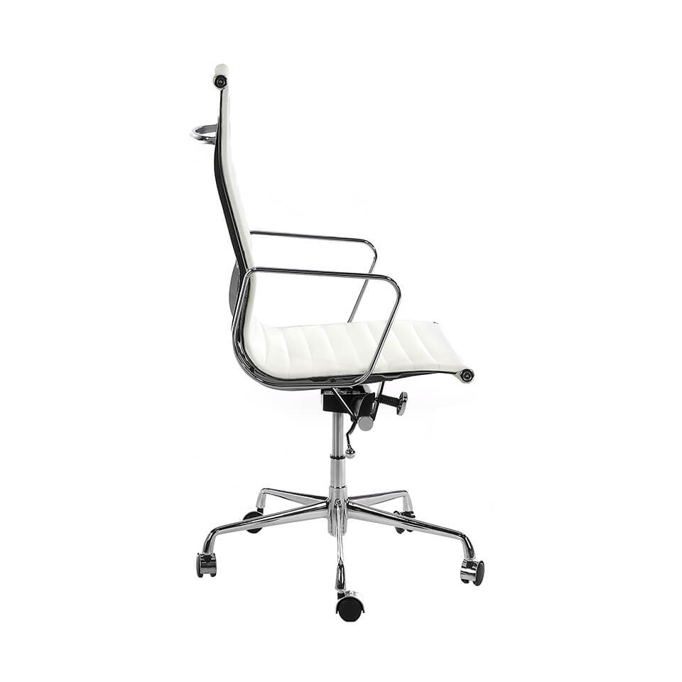 Office armchair upholstered in white leatherette Office armchair upholstered in white leatherette