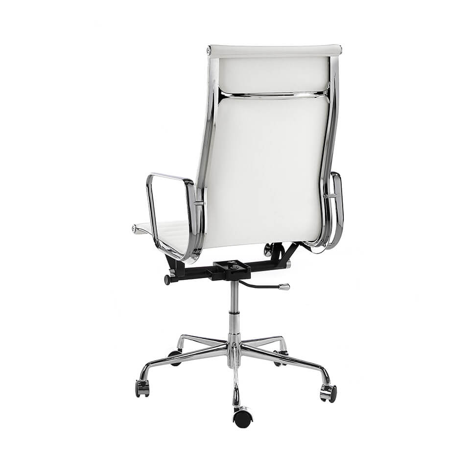 Office armchair upholstered in white leatherette Office armchair upholstered in white leatherette