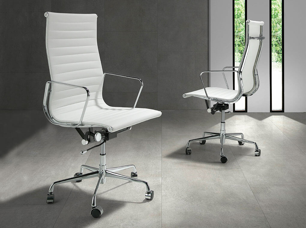 Office armchair upholstered in white leatherette Office armchair upholstered in white leatherette