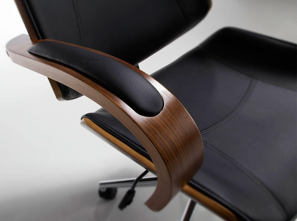 Office armchair upholstered in black leatherette Office armchair upholstered in black leatherette
