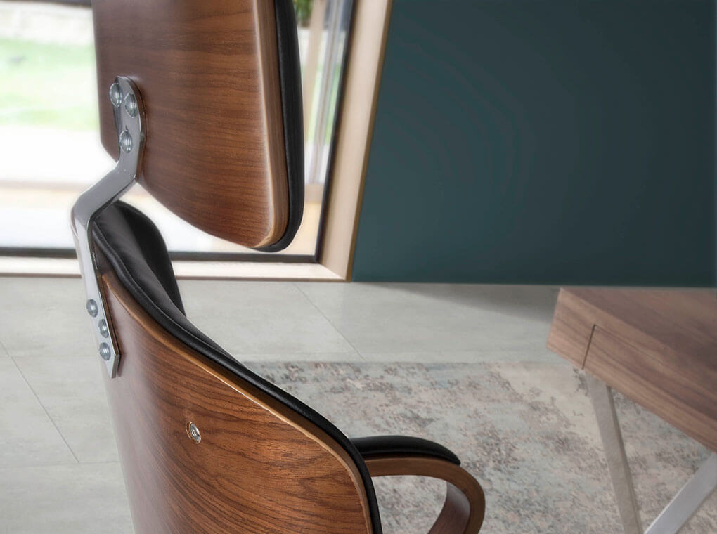 Office armchair upholstered in black leatherette Office armchair upholstered in black leatherette