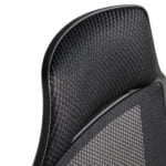 Silla oficina giratoria negra con resposabrazos