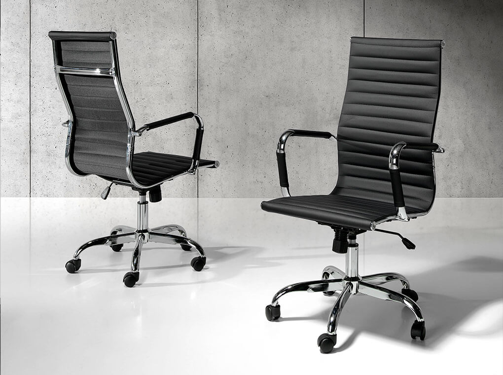 Swivel office chair upholstered in black leatherette with chromed steel frame